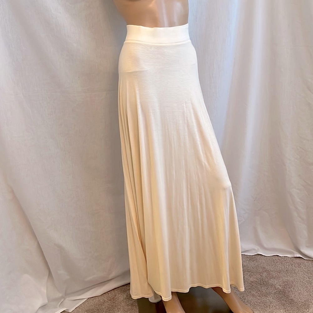 Soft flaring maxi skirt